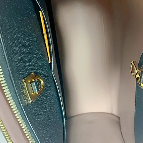 Louis Vuitton City Steamer MM bag in pink and black taurillon leather - Picture 9 of 17